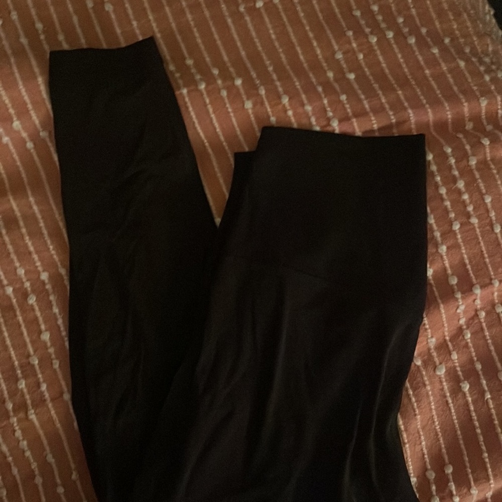 Lulu lemon aligns size 8 worn only a few times feels almost new
